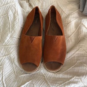 NEVER WORN TOMS Peep toe Espadrilles